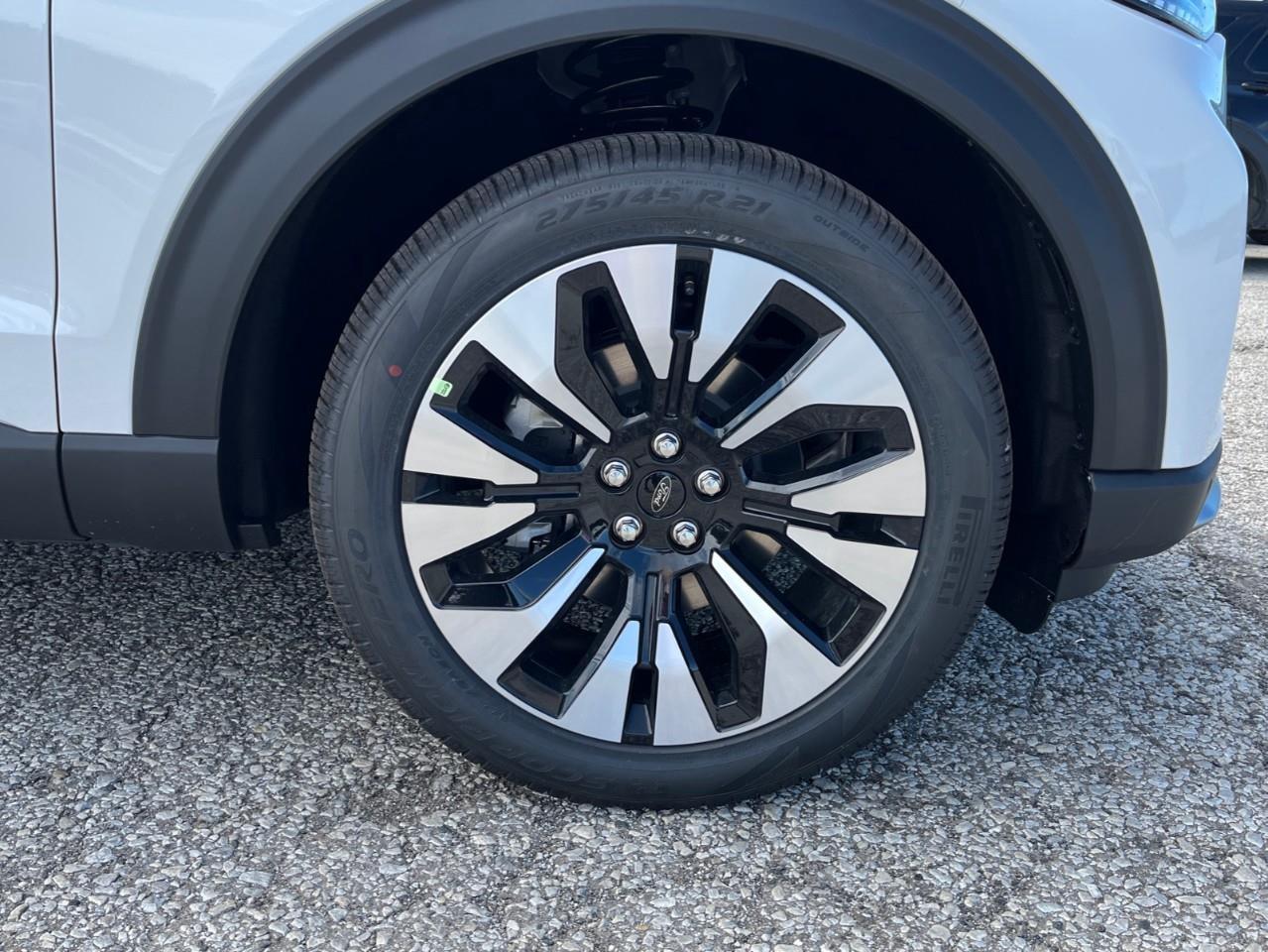 2026 Ford Explorer Platinum Photo