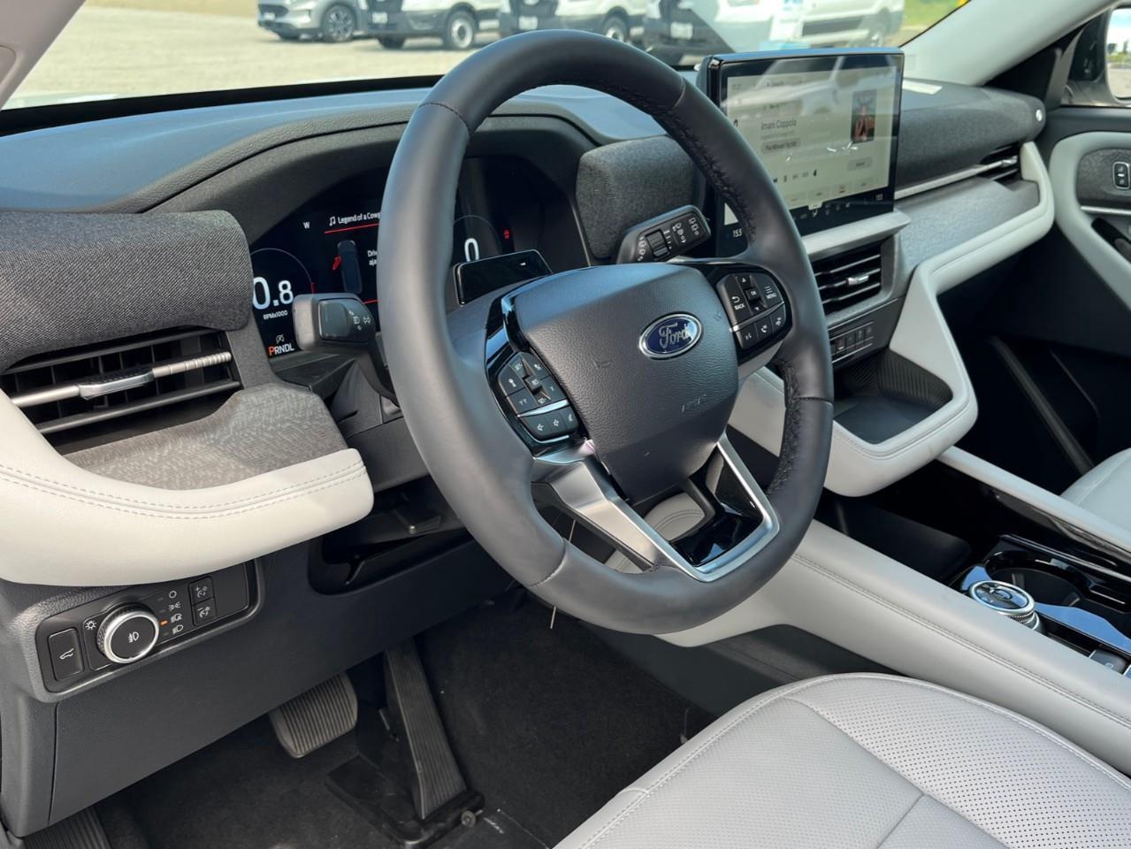 2026 Ford Explorer Platinum Photo