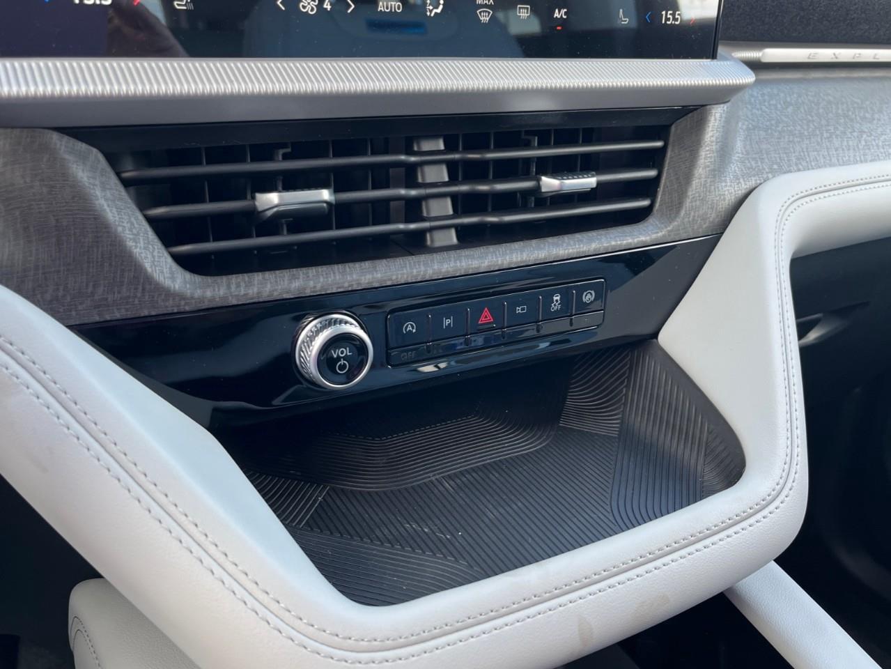 2026 Ford Explorer Platinum Photo