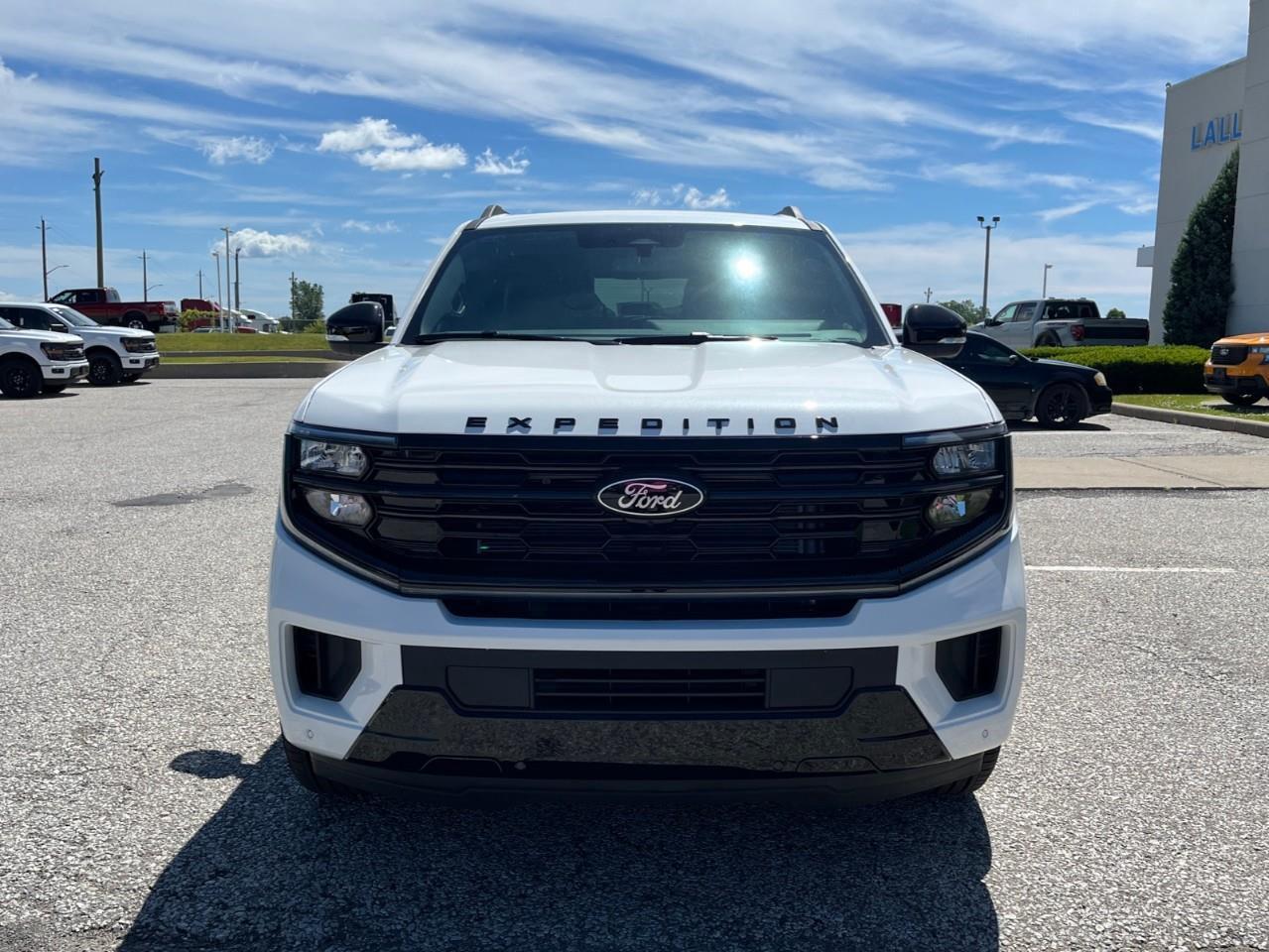 2026 Ford Expedition Max Platinum Photo