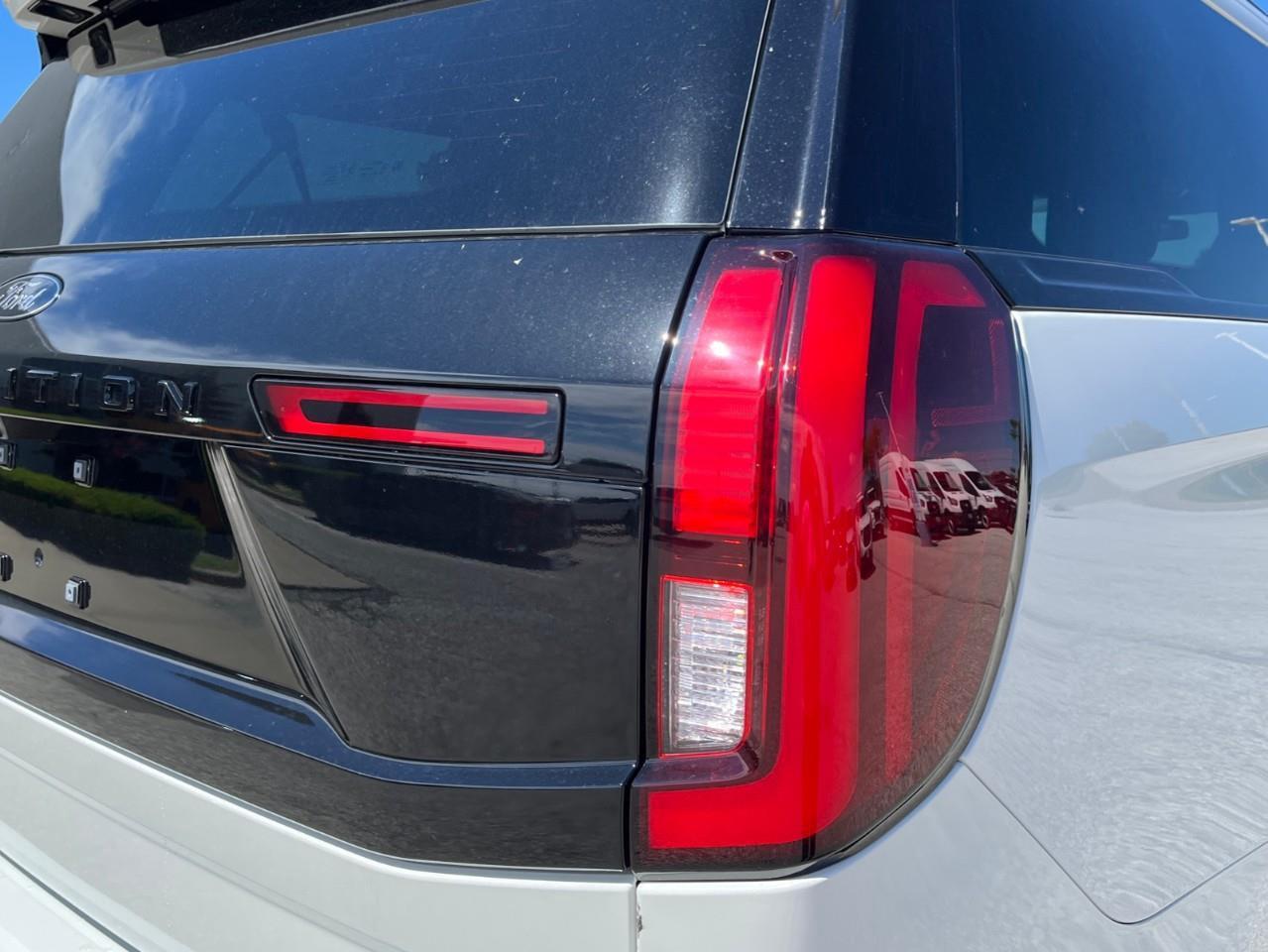 2026 Ford Expedition Max Platinum Photo