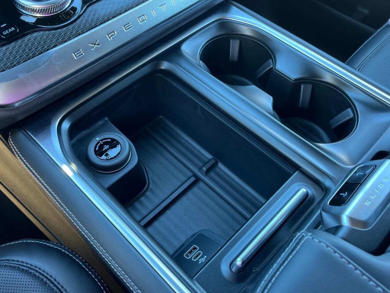 2026 Ford Expedition Max Platinum Photo