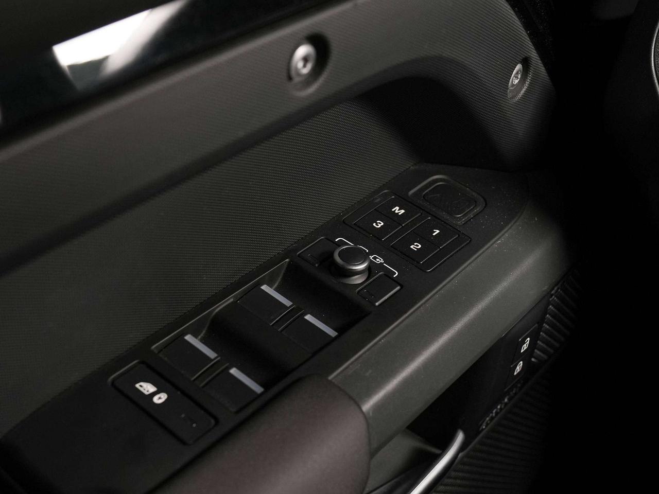2022 Land Rover Defender X | P400 | MERIDIAN | HUD | 22 IN Photo