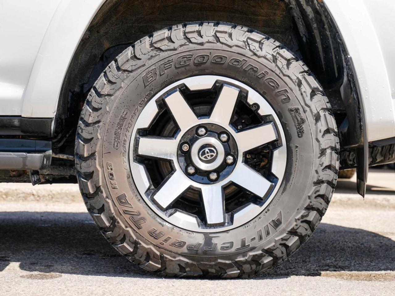 2021 Toyota 4Runner 4WD/ FRESH PIECE OF MACHINERY! Photo