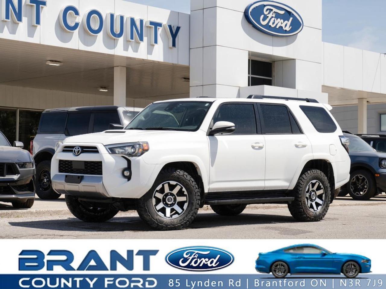 2021 Toyota 4Runner 4WD/ FRESH PIECE OF MACHINERY! Photo