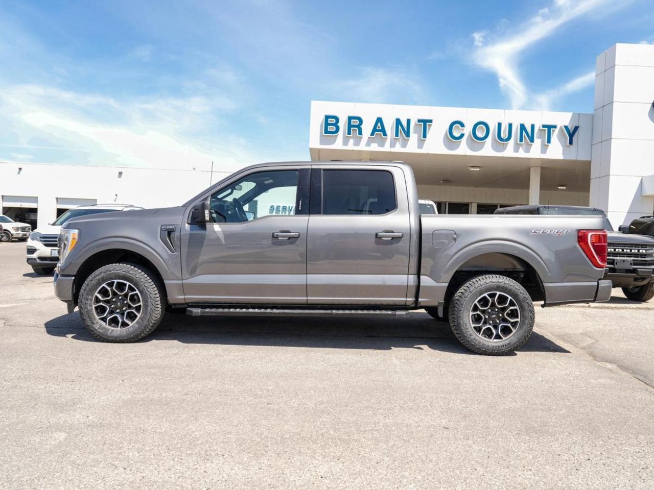 2022 Ford F-150 XL 4WD SuperCrew 5.5' Box | Photo2