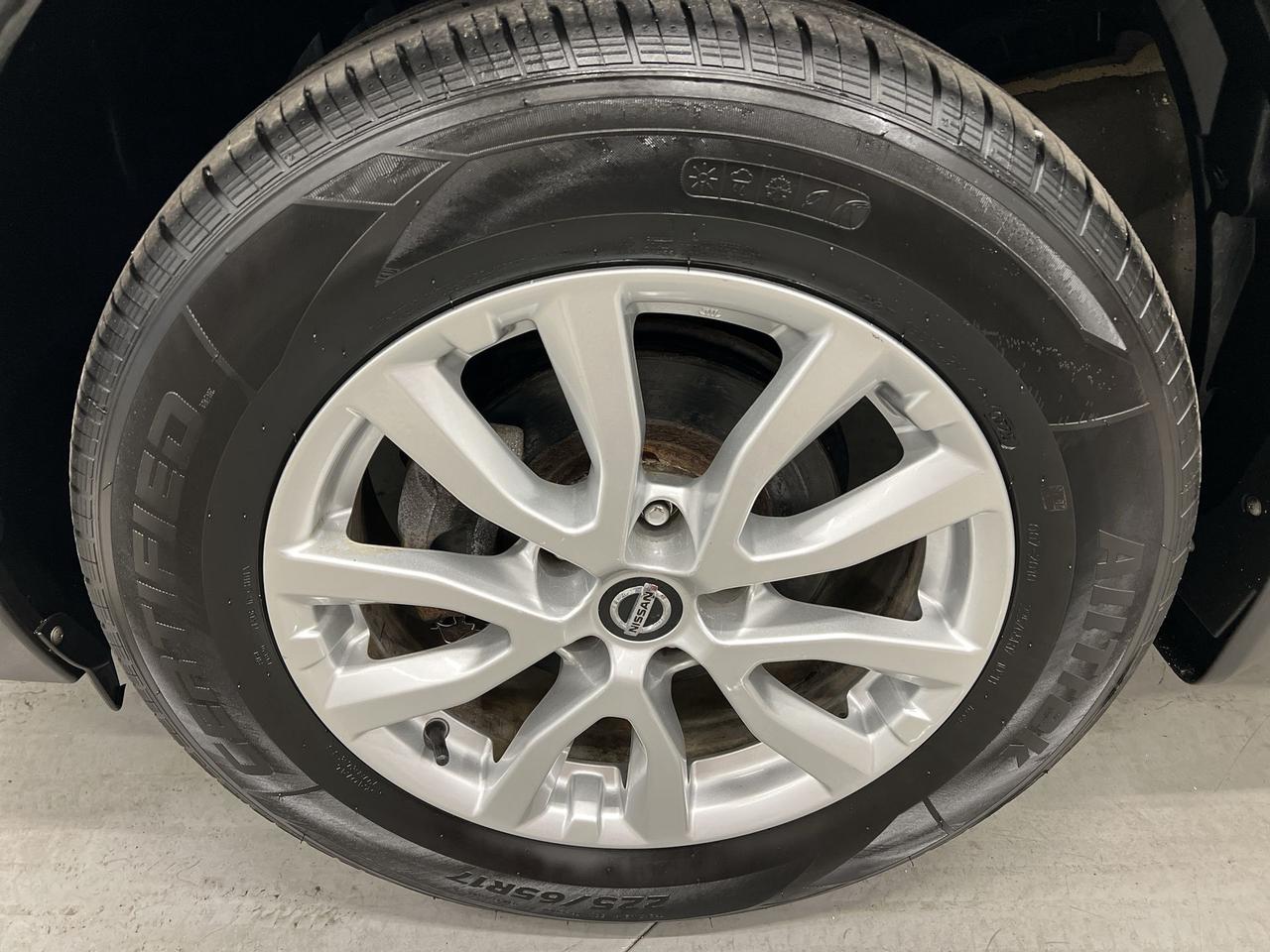 2020 Nissan Rogue SE AWD | HTD SEATS | CARPLAY | 17IN ALLOYS | A/C Photo