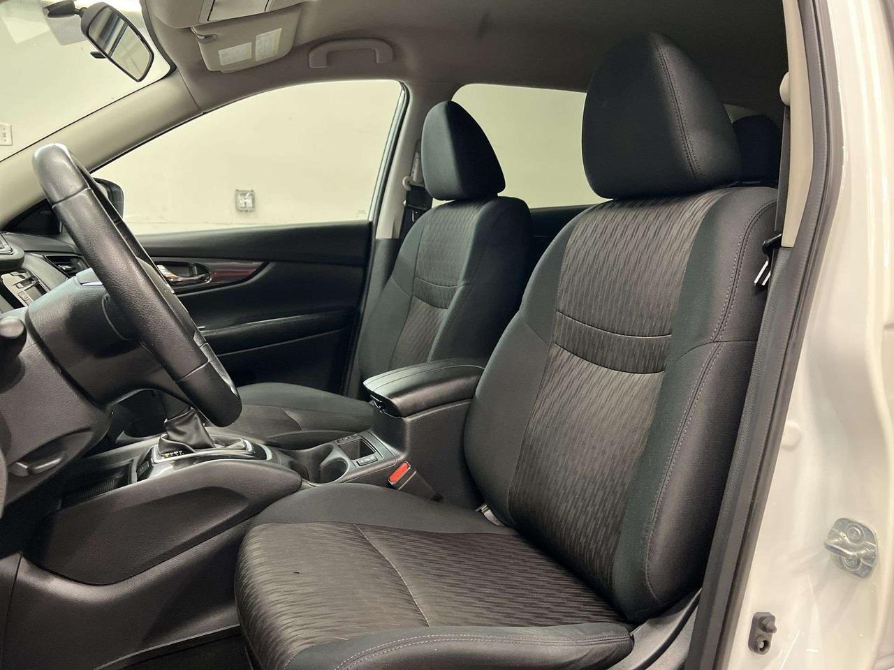 2020 Nissan Rogue SE AWD | HTD SEATS | CARPLAY | 17IN ALLOYS | A/C Photo