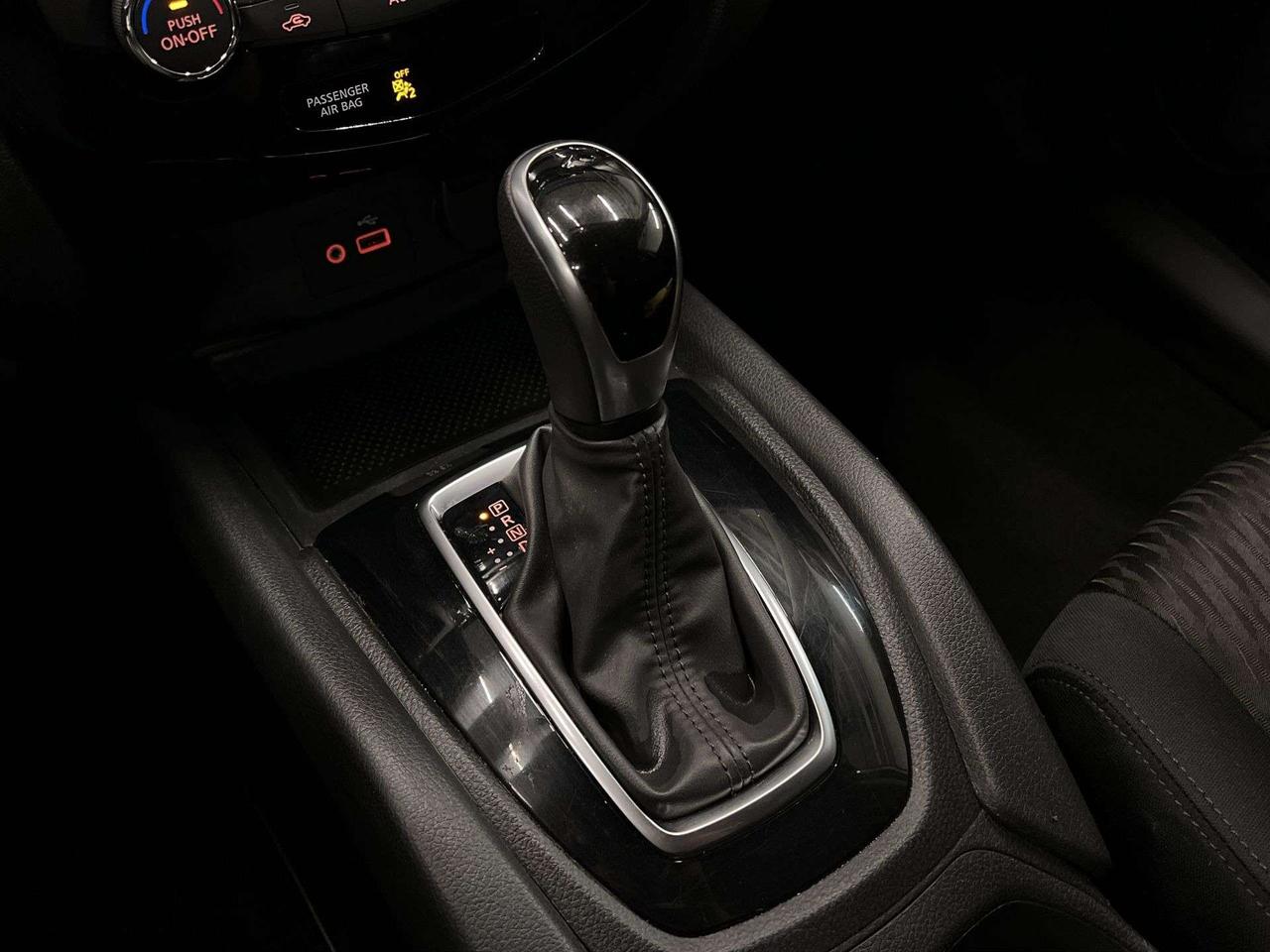 2020 Nissan Rogue SE AWD | HTD SEATS | CARPLAY | 17IN ALLOYS | A/C Photo