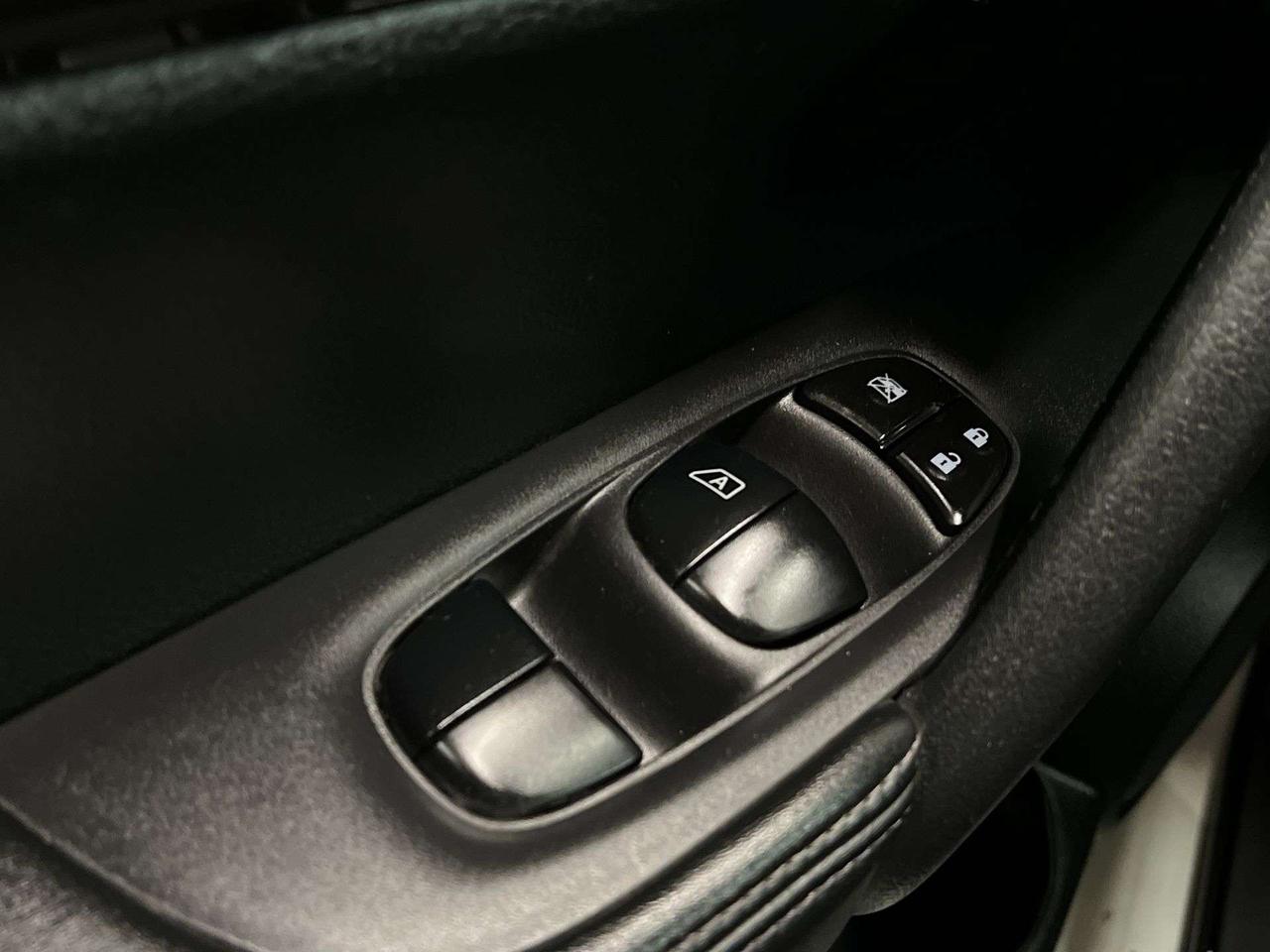 2020 Nissan Rogue SE AWD | HTD SEATS | CARPLAY | 17IN ALLOYS | A/C Photo