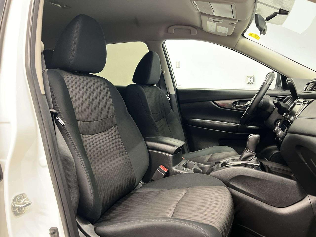 2020 Nissan Rogue SE AWD | HTD SEATS | CARPLAY | 17IN ALLOYS | A/C Photo