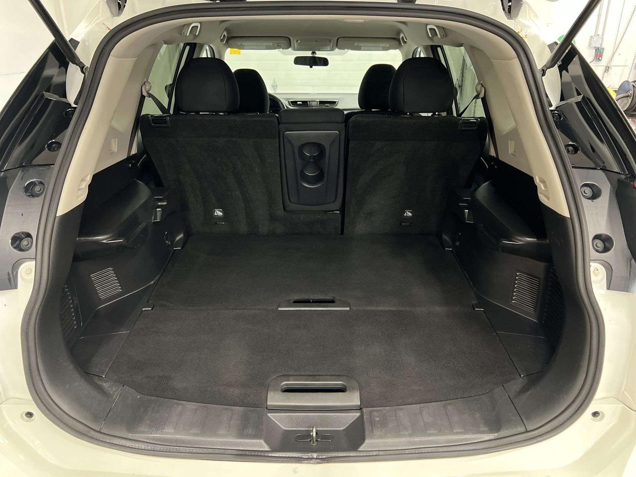 2020 Nissan Rogue SE AWD | HTD SEATS | CARPLAY | 17IN ALLOYS | A/C Photo