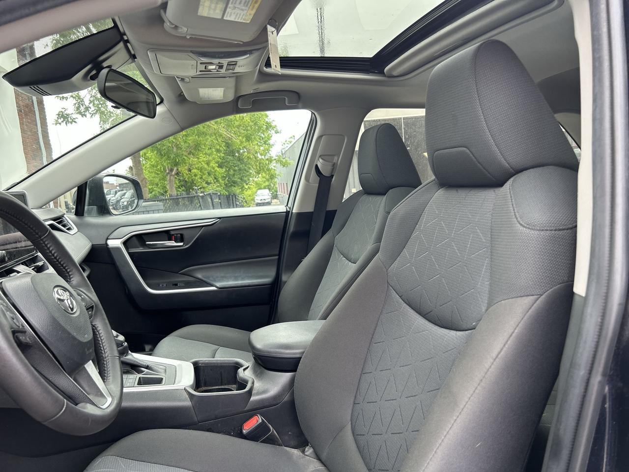 2023 Toyota RAV4 XLE AWD Photo2