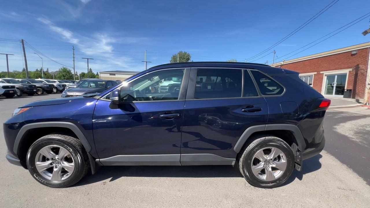 2023 Toyota RAV4 XLE AWD | SUNROOF | HTD SEATS | CARPLAY | ALLOYS Photo
