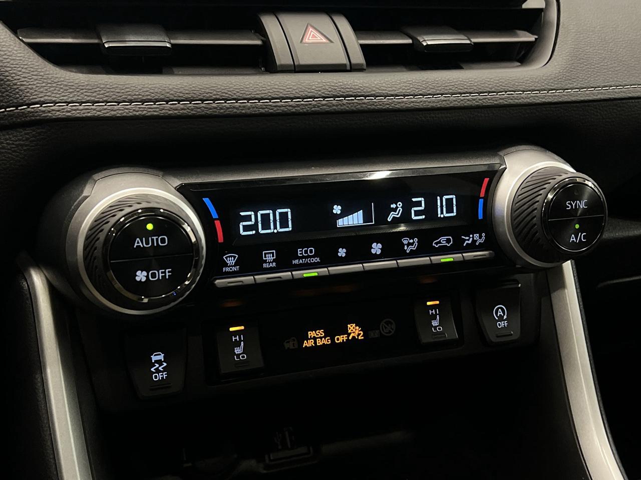 2023 Toyota RAV4 XLE AWD | SUNROOF | HTD SEATS | CARPLAY | ALLOYS Photo