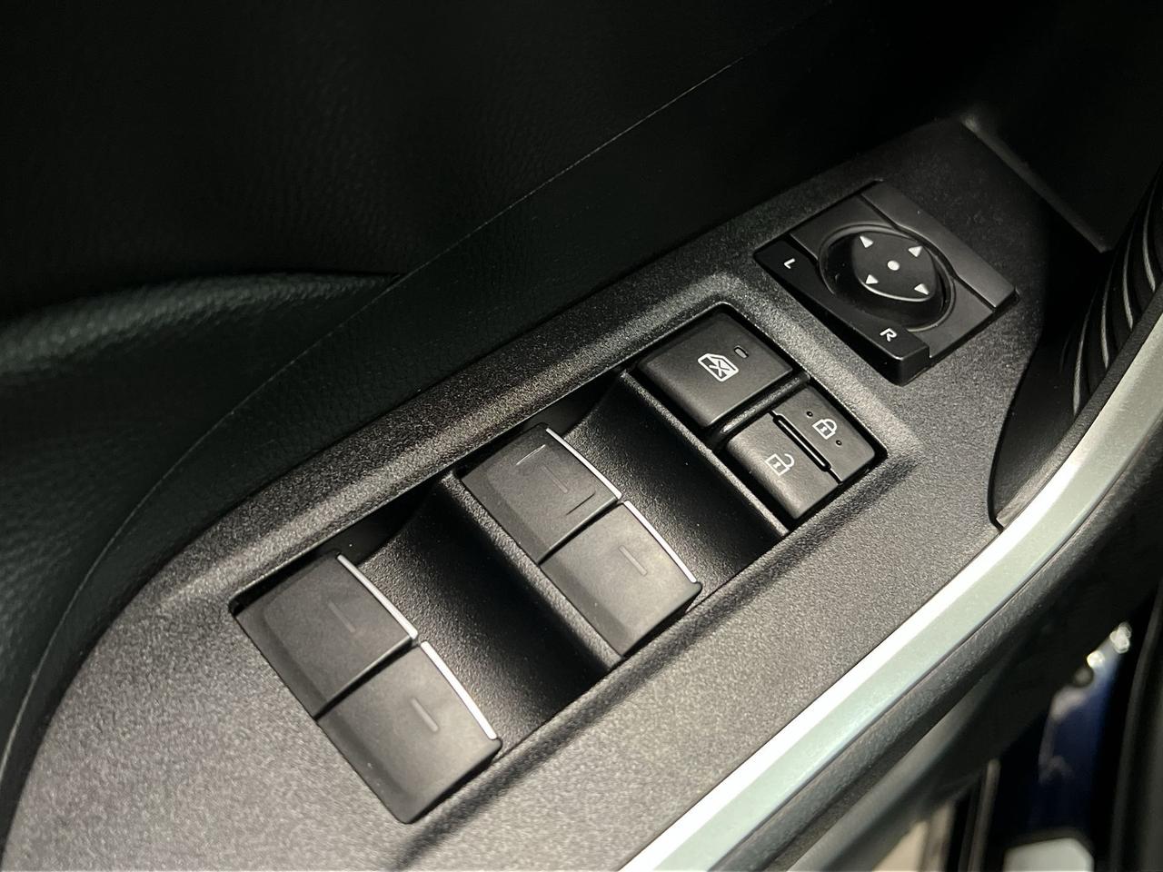 2023 Toyota RAV4 XLE AWD | SUNROOF | HTD SEATS | CARPLAY | ALLOYS Photo