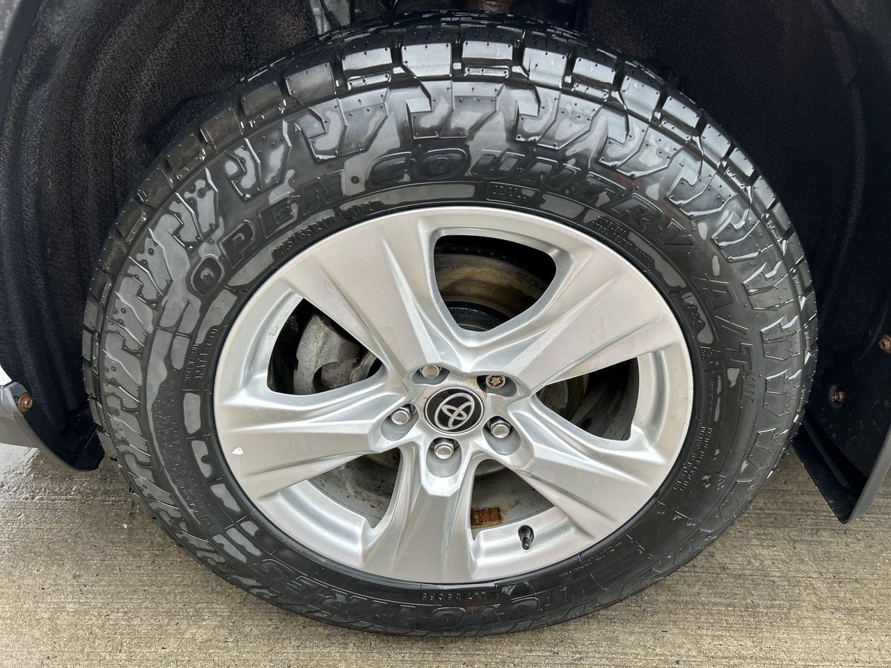 2021 Toyota RAV4 XLE AWD Photo