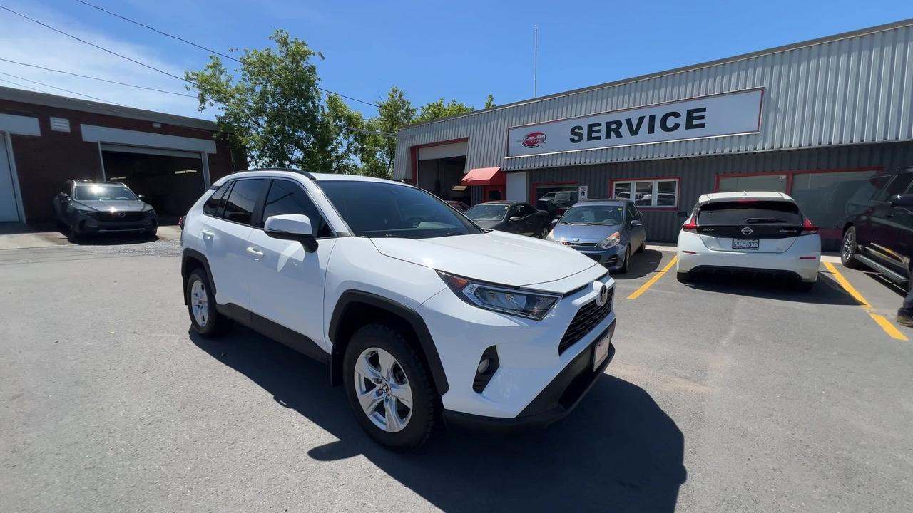 2021 Toyota RAV4 XLE AWD | LOW KMS! | SUNROOF | HTD SEATS | CARPLAY Photo