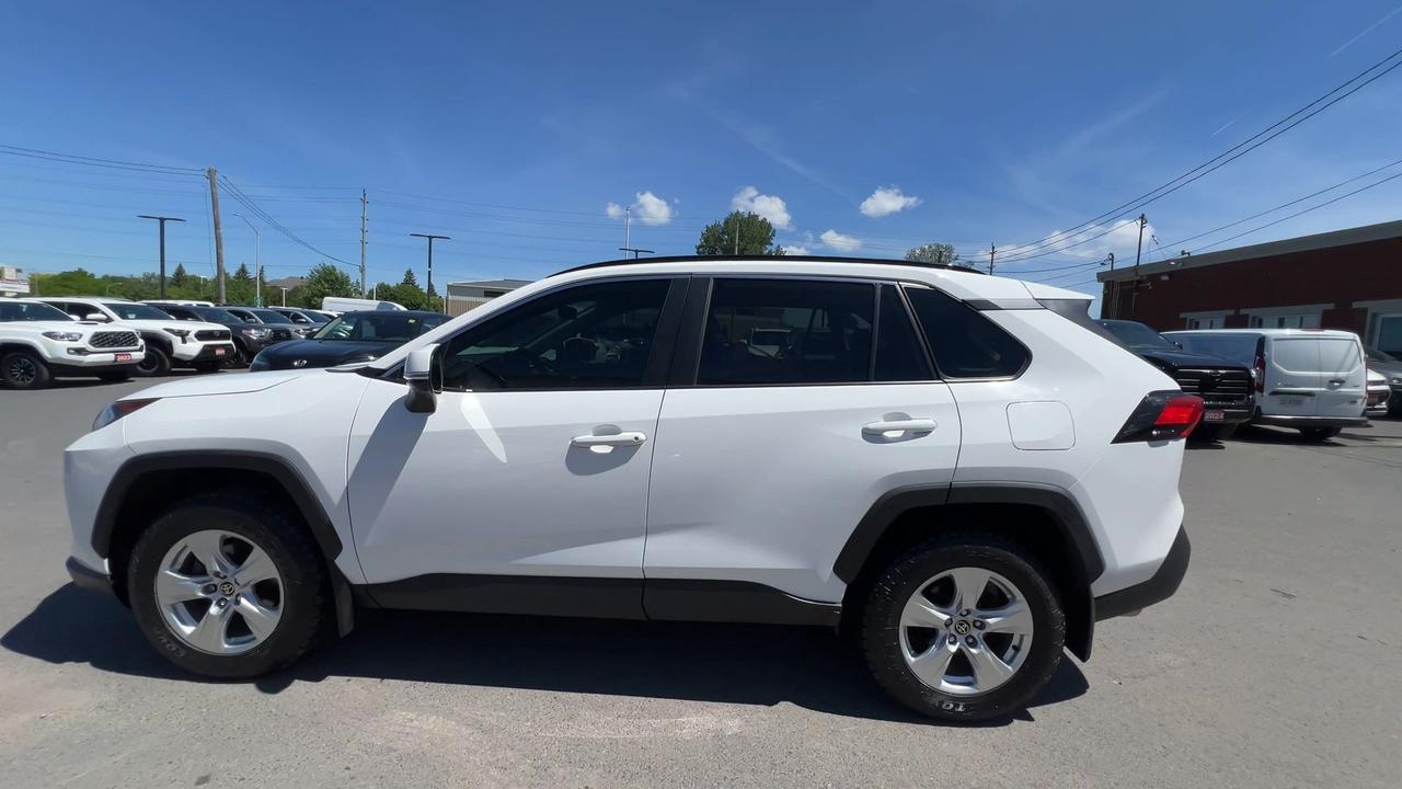 2021 Toyota RAV4 XLE AWD | LOW KMS! | SUNROOF | HTD SEATS | CARPLAY Photo4