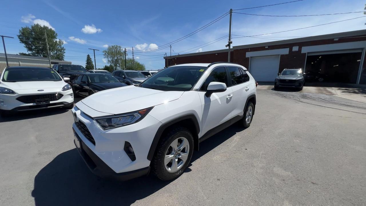 2021 Toyota RAV4 XLE AWD | LOW KMS! | SUNROOF | HTD SEATS | CARPLAY Photo3