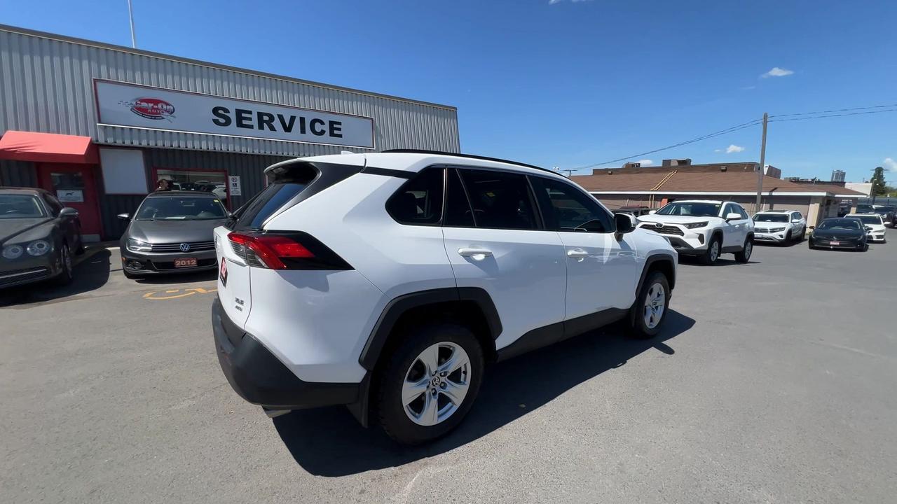 2021 Toyota RAV4 XLE AWD | LOW KMS! | SUNROOF | HTD SEATS | CARPLAY Photo