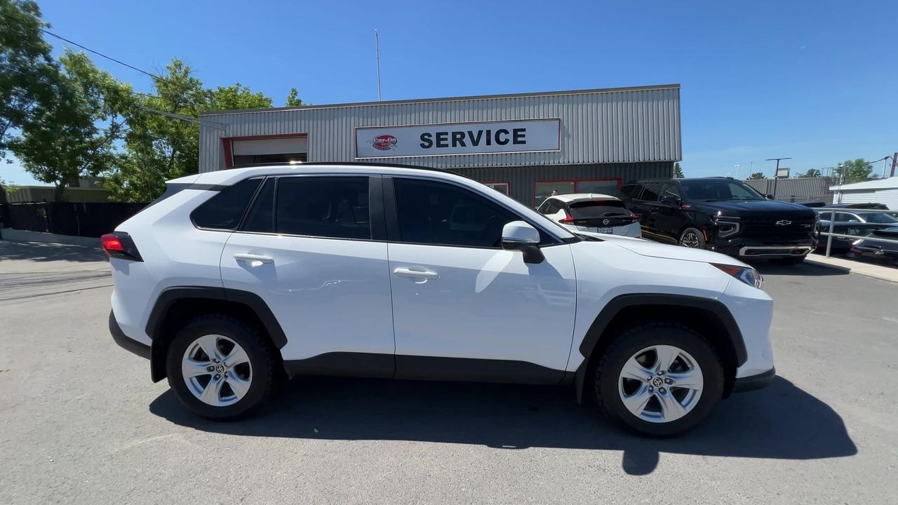 2021 Toyota RAV4 XLE AWD | LOW KMS! | SUNROOF | HTD SEATS | CARPLAY Photo