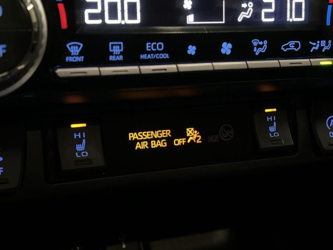 2021 Toyota RAV4 XLE AWD | LOW KMS! | SUNROOF | HTD SEATS | CARPLAY Photo