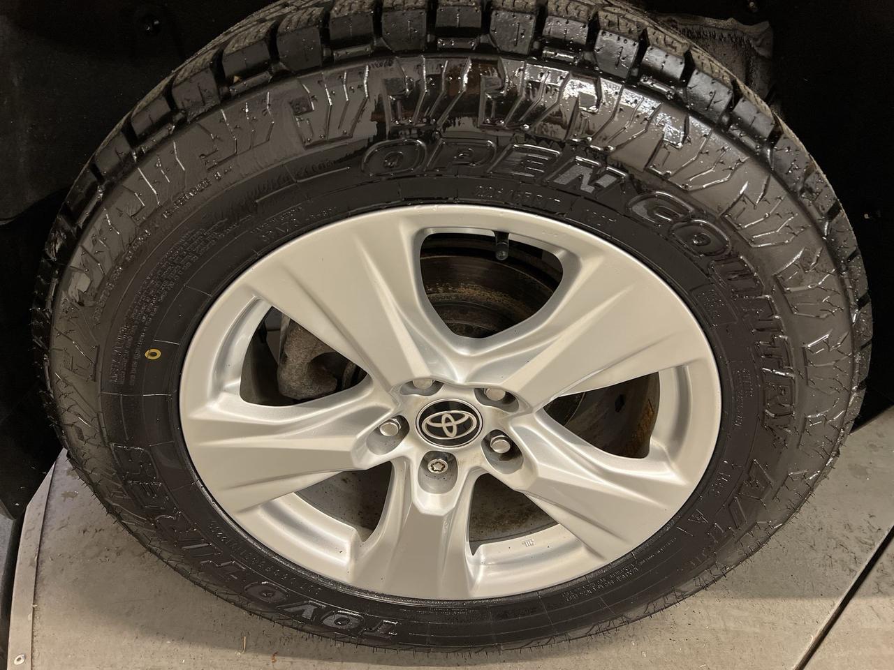 2021 Toyota RAV4 XLE AWD | LOW KMS! | SUNROOF | HTD SEATS | CARPLAY Photo