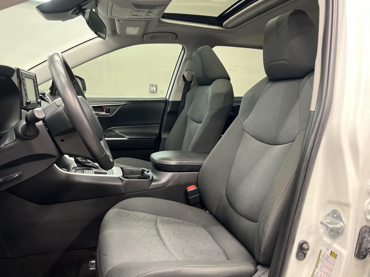 2021 Toyota RAV4 XLE AWD | LOW KMS! | SUNROOF | HTD SEATS | CARPLAY Photo