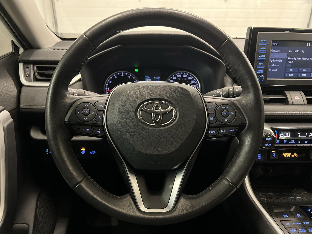 2021 Toyota RAV4 XLE AWD | LOW KMS! | SUNROOF | HTD SEATS | CARPLAY Photo