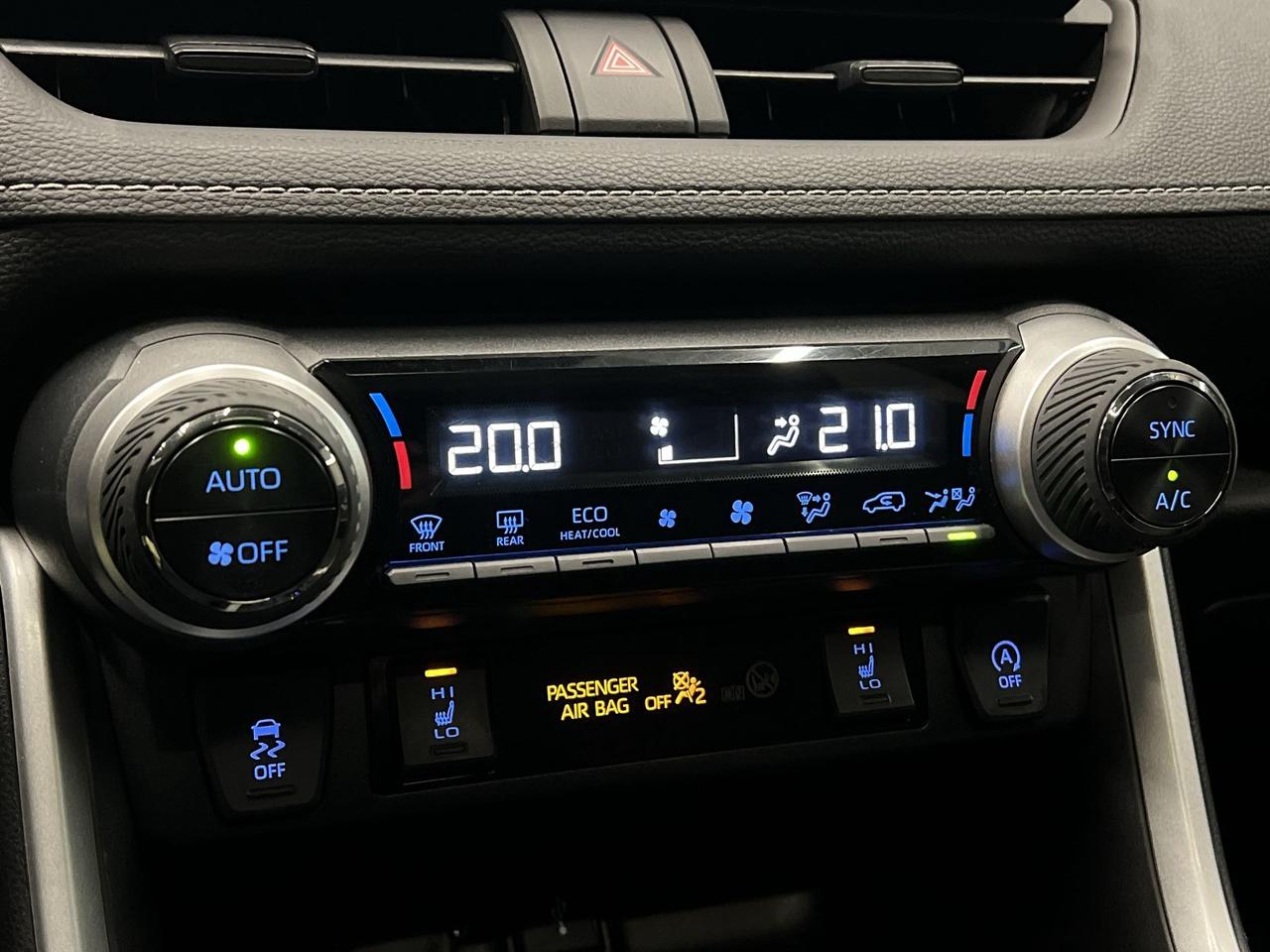 2021 Toyota RAV4 XLE AWD | LOW KMS! | SUNROOF | HTD SEATS | CARPLAY Photo