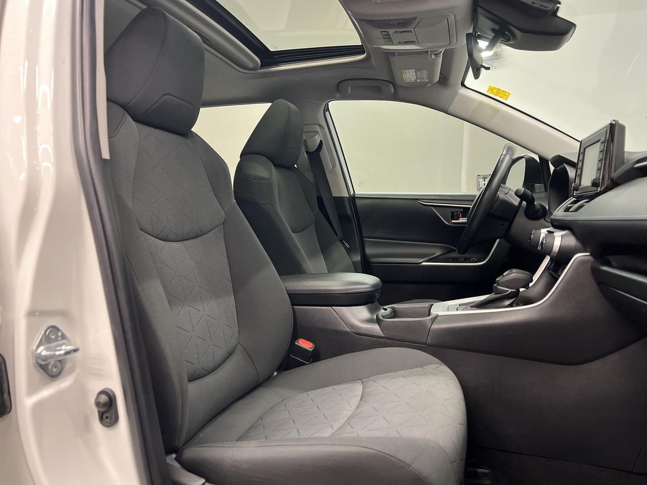 2021 Toyota RAV4 XLE AWD | LOW KMS! | SUNROOF | HTD SEATS | CARPLAY Photo