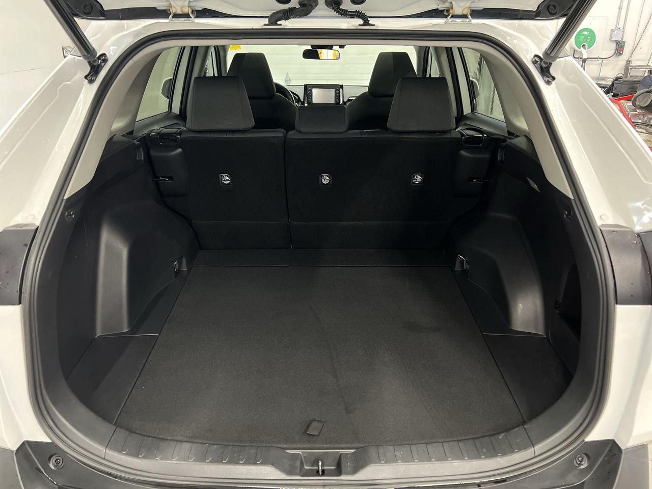 2021 Toyota RAV4 XLE AWD | LOW KMS! | SUNROOF | HTD SEATS | CARPLAY Photo