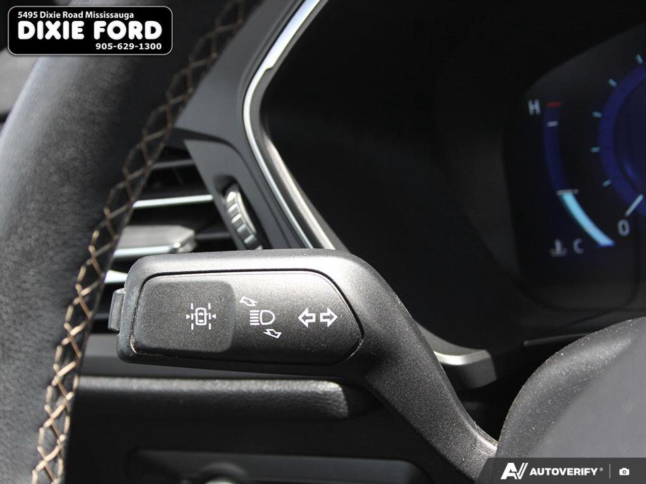 2021 Ford Escape Titanium Hybrid Photo