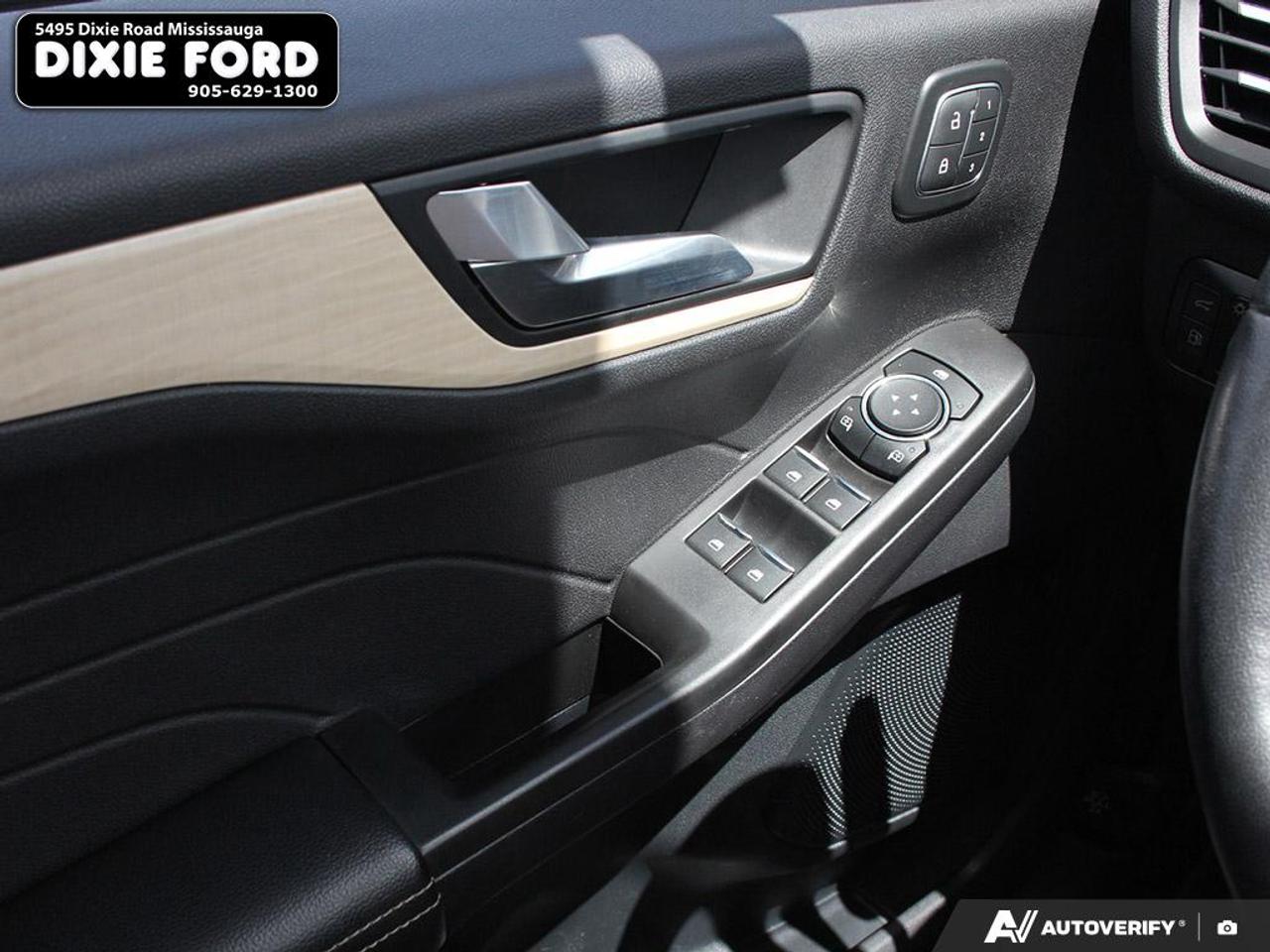 2021 Ford Escape Titanium Hybrid Photo