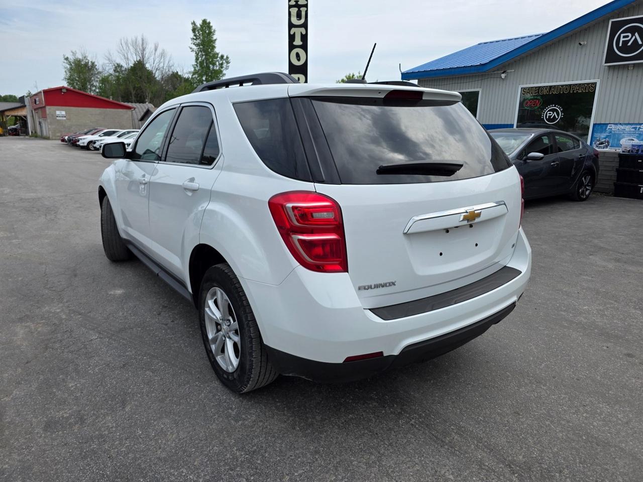 2017 Chevrolet Equinox LT Photo