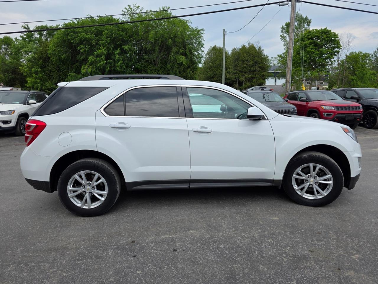 2017 Chevrolet Equinox LT Photo