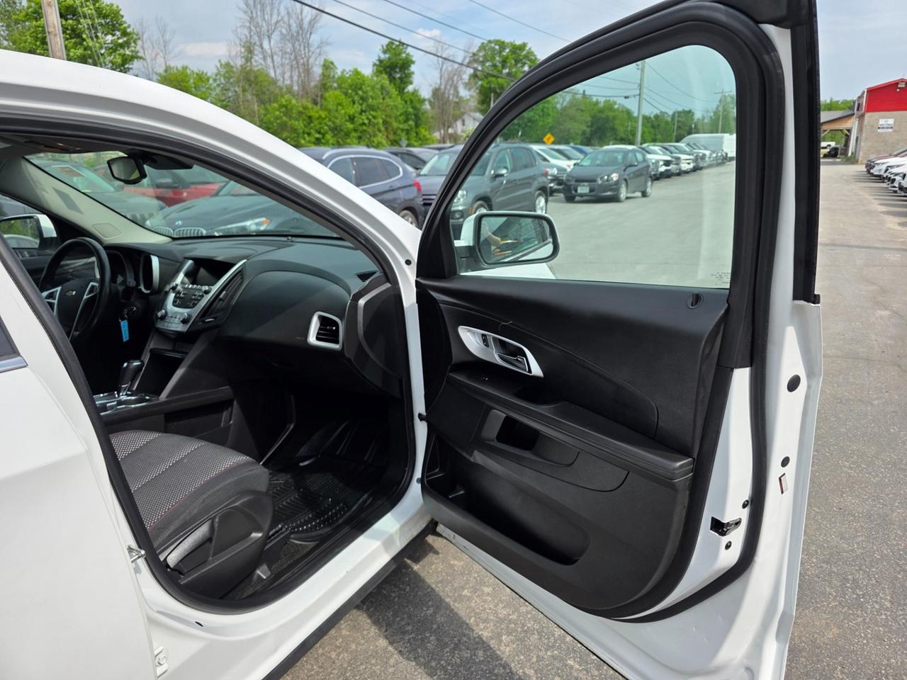2017 Chevrolet Equinox LT Photo