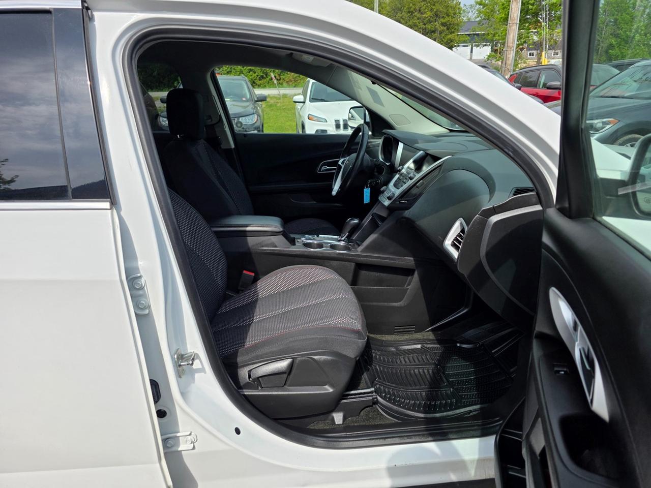 2017 Chevrolet Equinox LT Photo