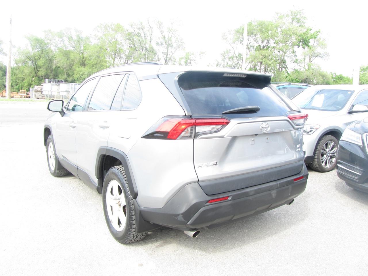 2020 Toyota RAV4 LE AWD Photo2
