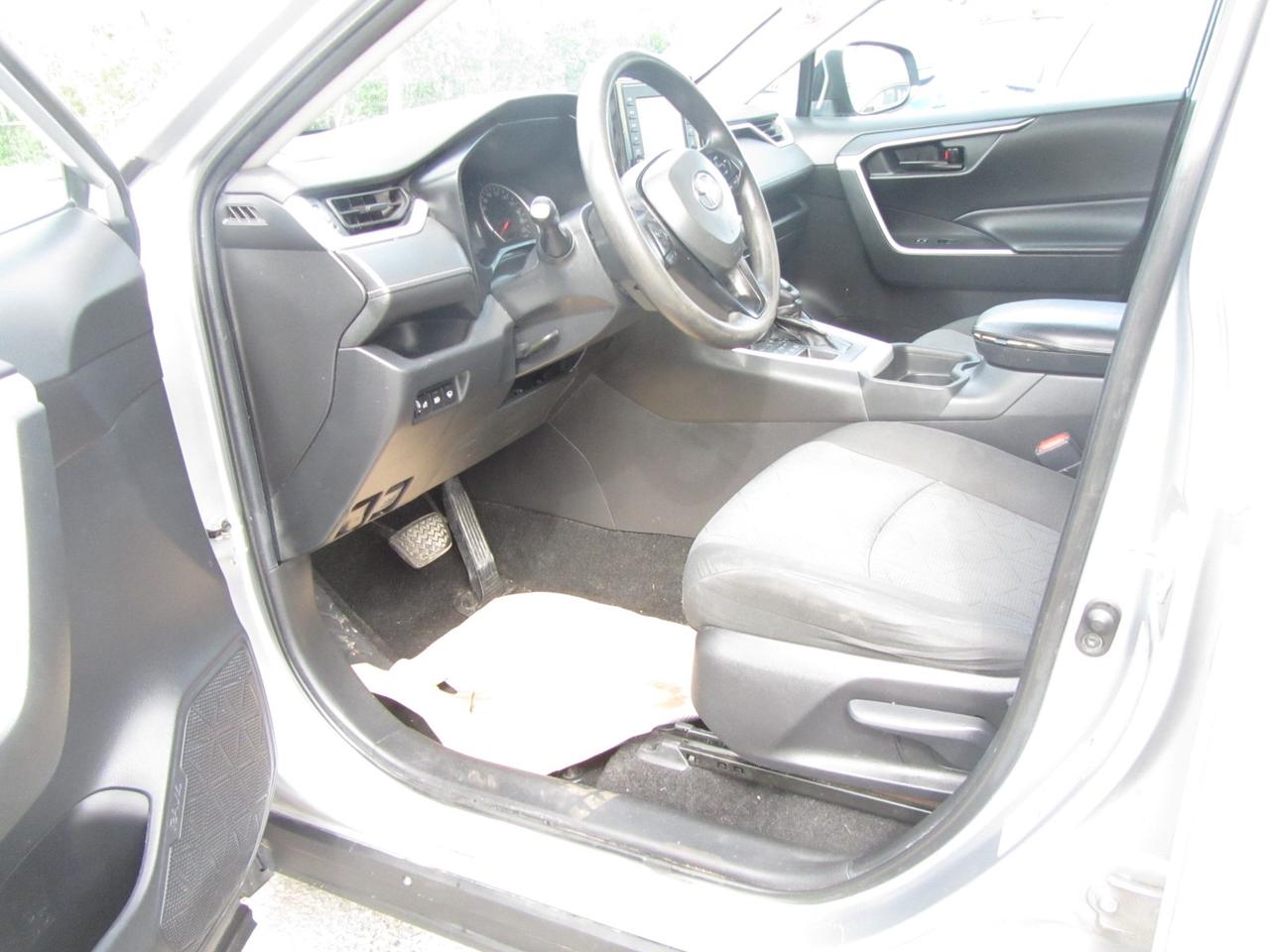 2020 Toyota RAV4 LE AWD Photo