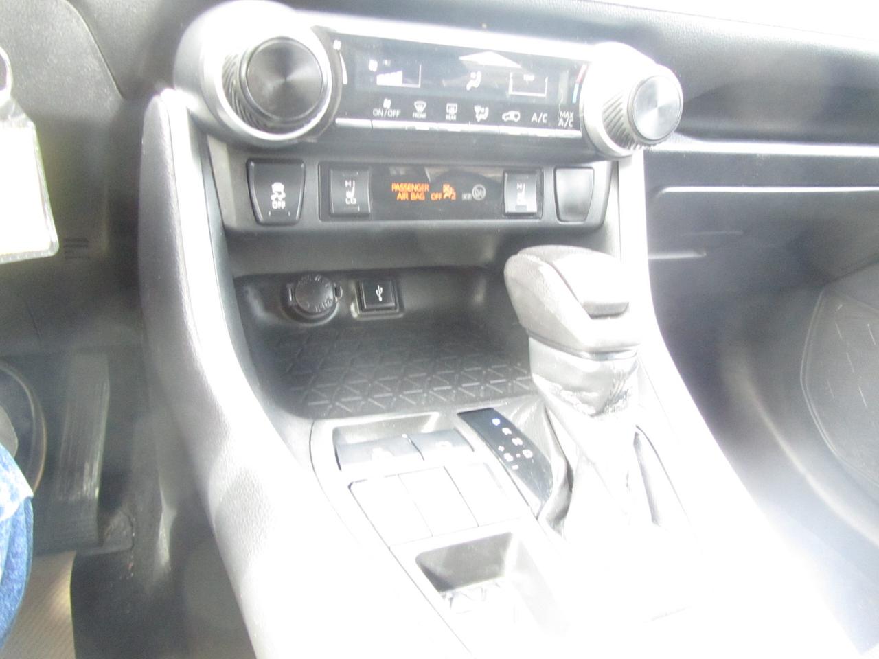 2020 Toyota RAV4 LE AWD Photo