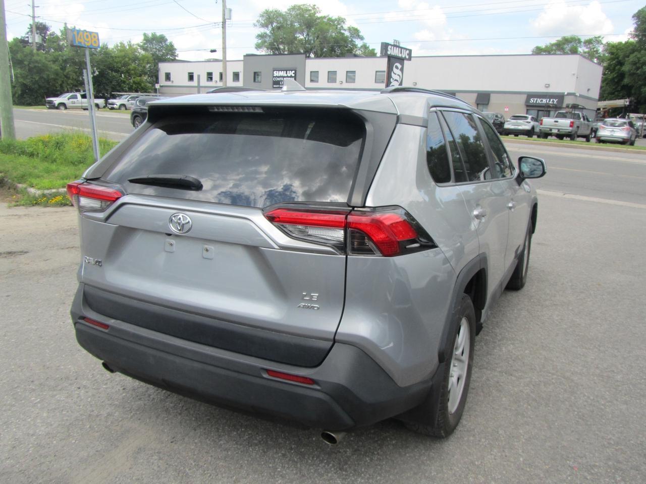 2020 Toyota RAV4 LE AWD Photo