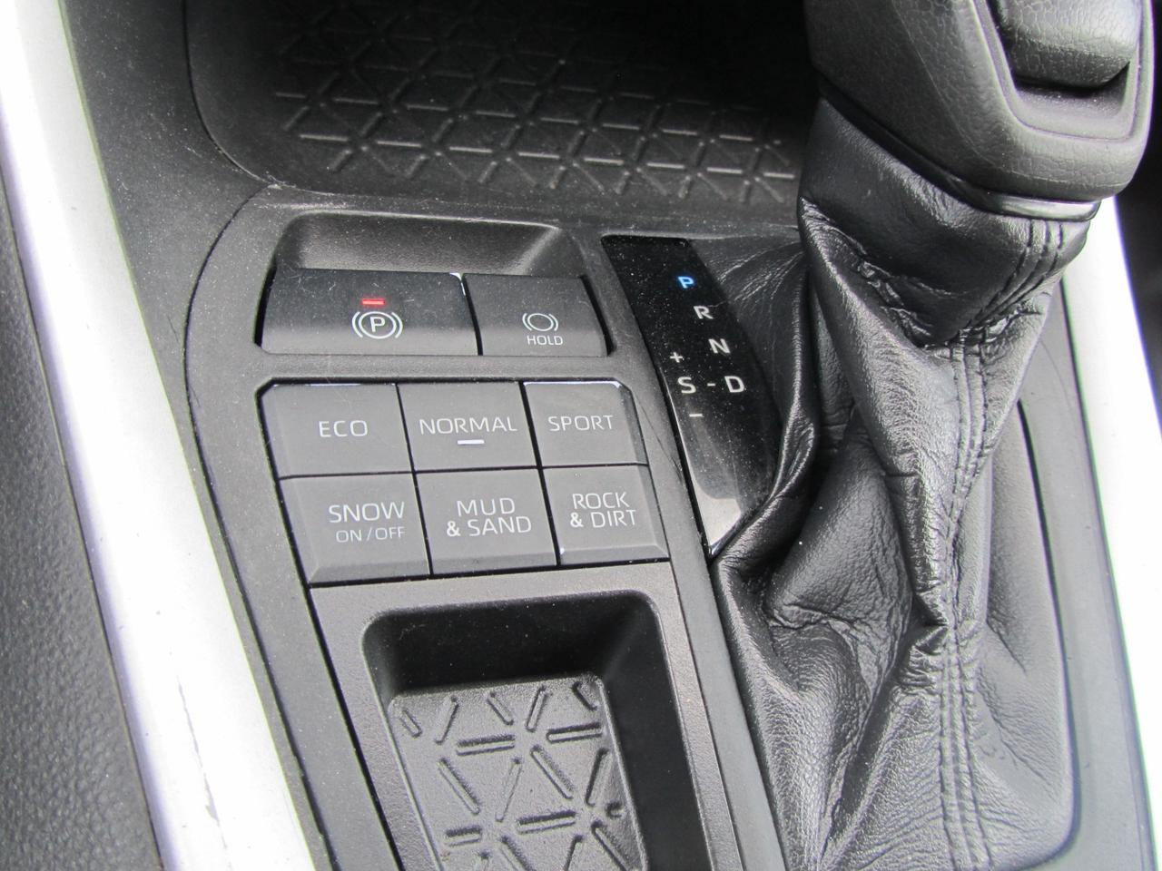 2020 Toyota RAV4 LE AWD Photo