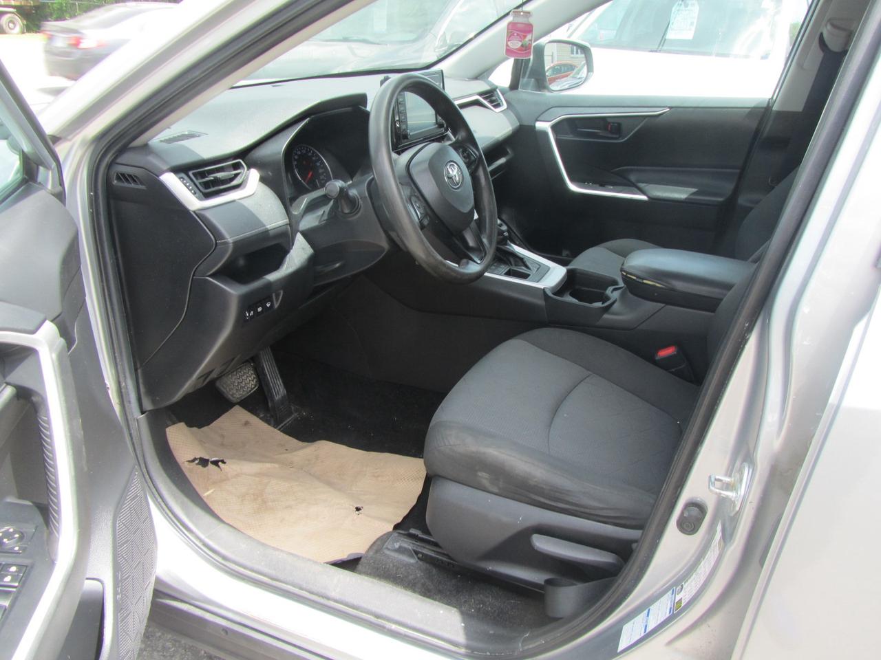 2020 Toyota RAV4 LE AWD Photo