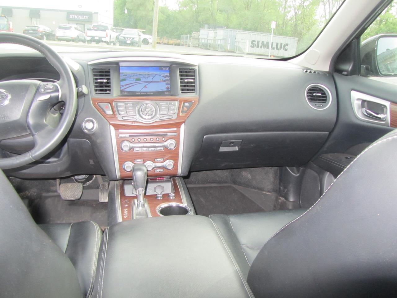 2017 Nissan Pathfinder 4x4 Platinum Photo