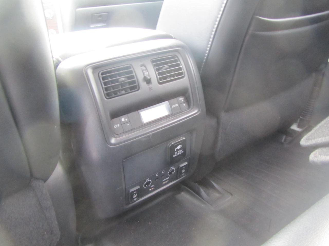 2017 Nissan Pathfinder 4x4 Platinum Photo