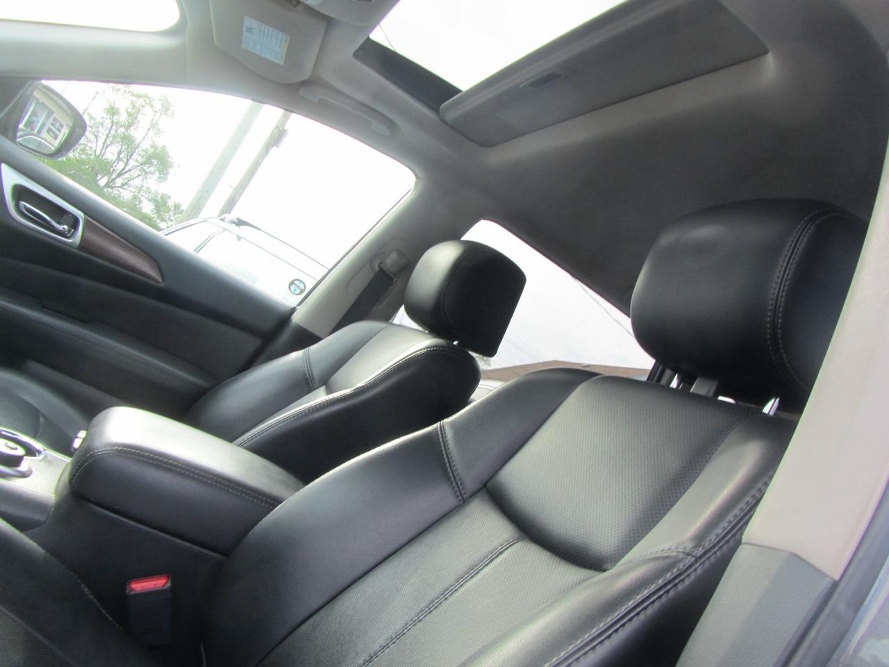 2017 Nissan Pathfinder 4x4 Platinum Photo