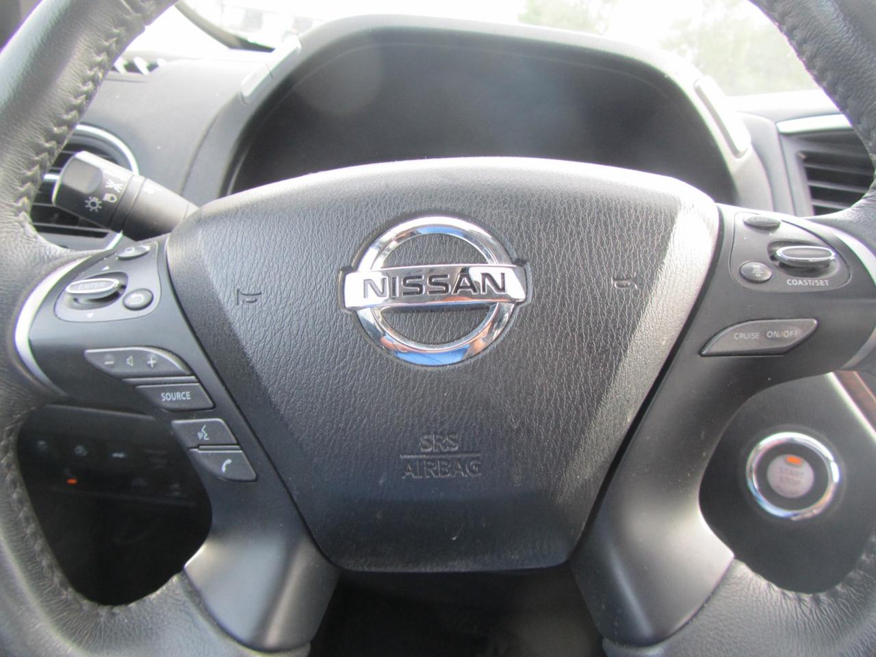 2017 Nissan Pathfinder 4x4 Platinum Photo