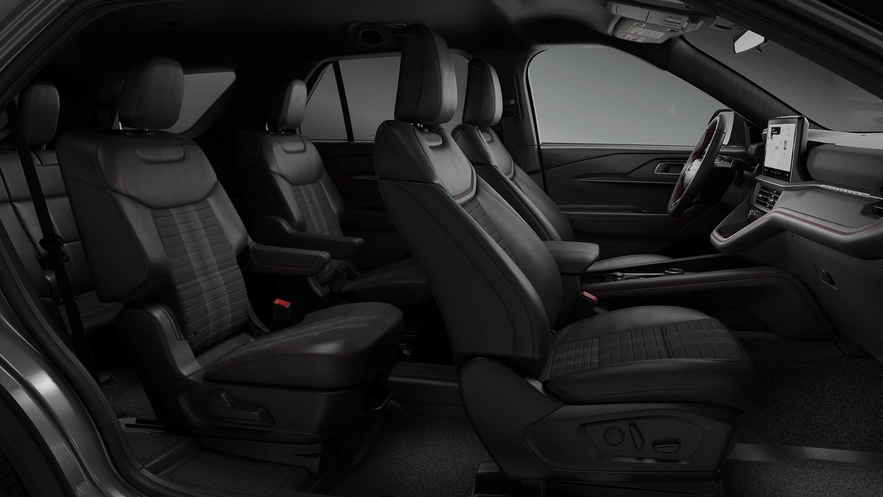 2026 Ford Explorer ST-Line Photo3